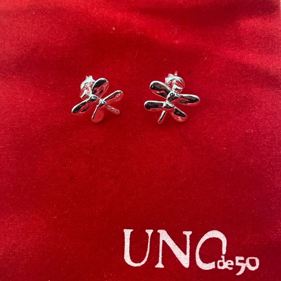 Uno de 50 Silver Dragonfly Earrings - Picture 1 of 2